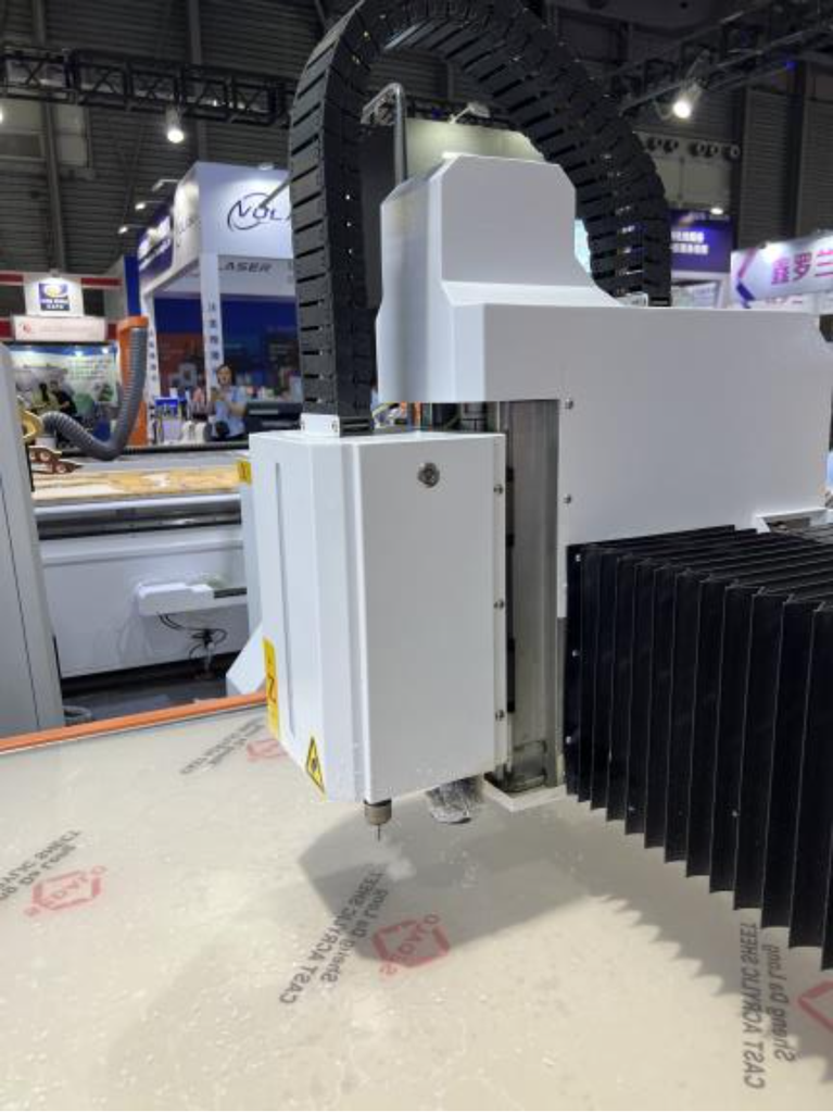 Husillo Router CNC MaxCut MC-HS1325CCD High Speed con cuchilla oscilante y cámara para corte contorno