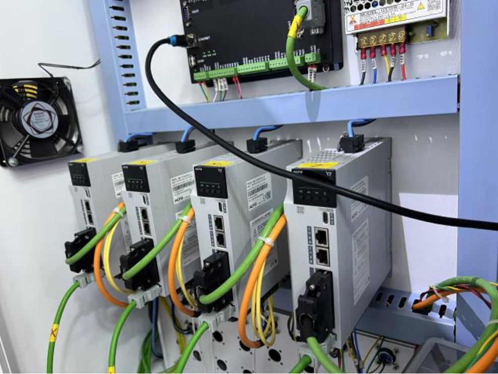 Motores y Controladores HCFA Router CNC MaxCut MC-HS1325CCD High Speed con cuchilla oscilante y cámara para corte contorno
