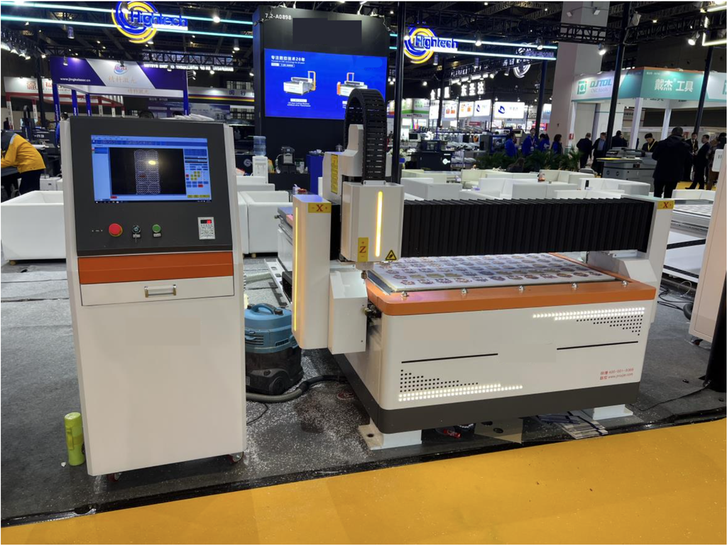 Router CNC MaxCut MC-HS1325CCDC High Speed con Cuchilla Oscilante y Cámara para Corte Contorno